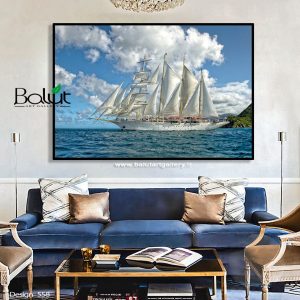 کشتی بادبانی در دریا